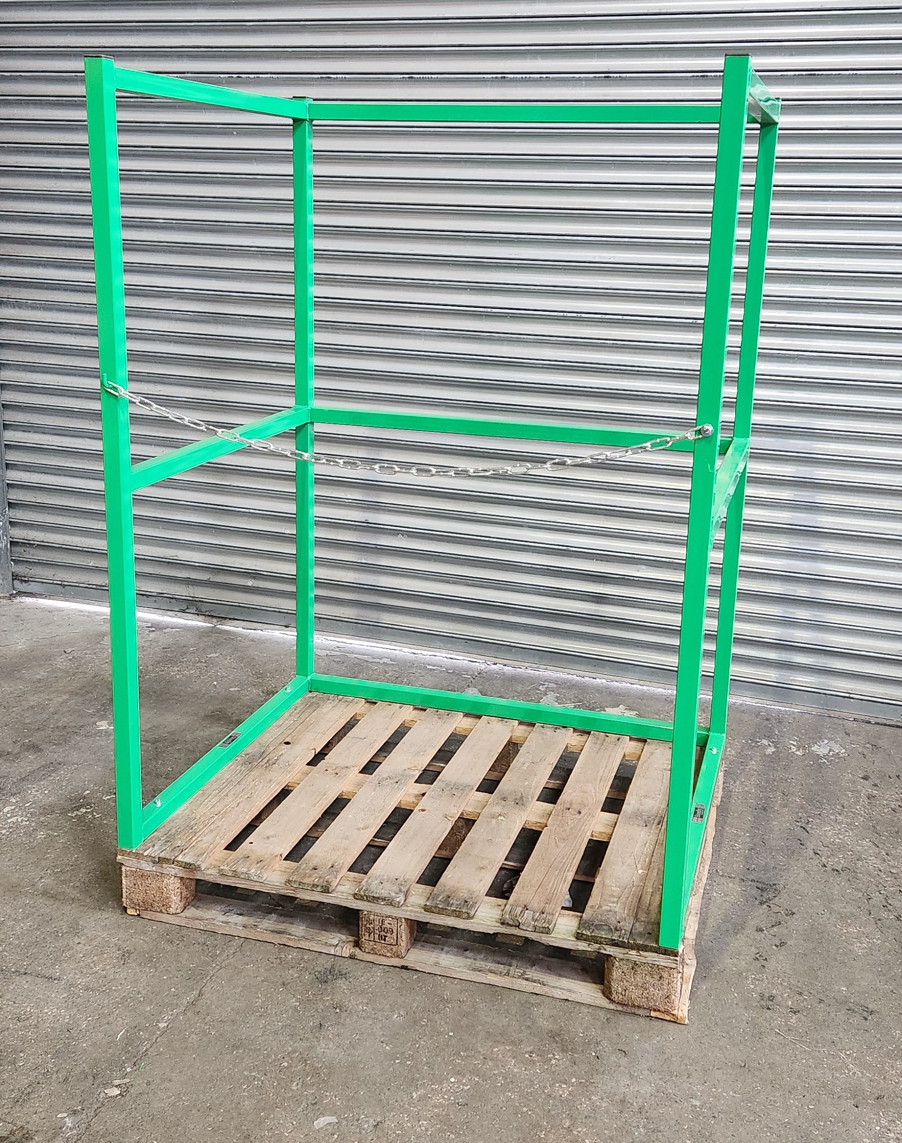 1200x1000 Sceen Stillage Chained